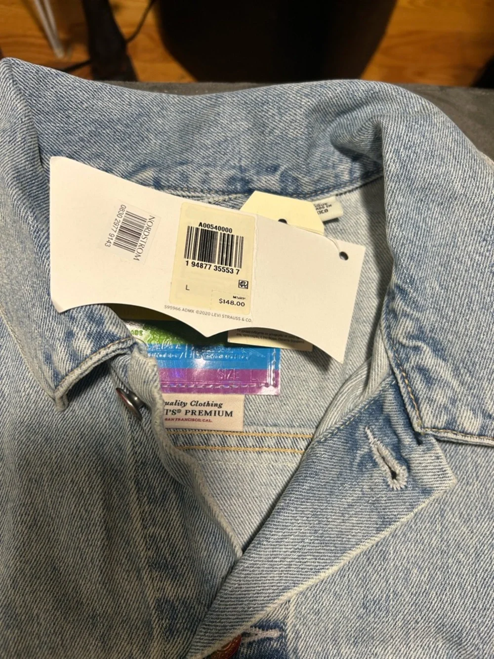 Levi’s Premium Pride Denim Jacket Rainbow Buttons Graphic Back NWT Size Large - Picture 3 of 7